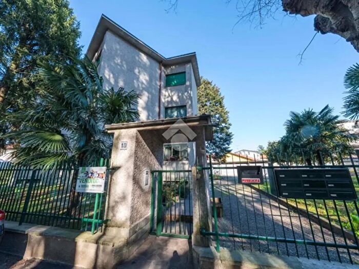 Appartamento trilocale in vendita in Via Achille Grandi, Macherio