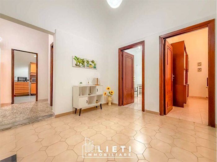 Appartamento quadrilocale in affitto in Tito Minniti, Borgo, Taranto