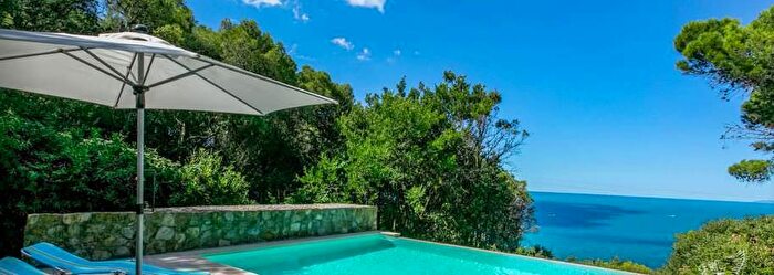 Casa con 10 locali in vendita in Rosignano Marittimo