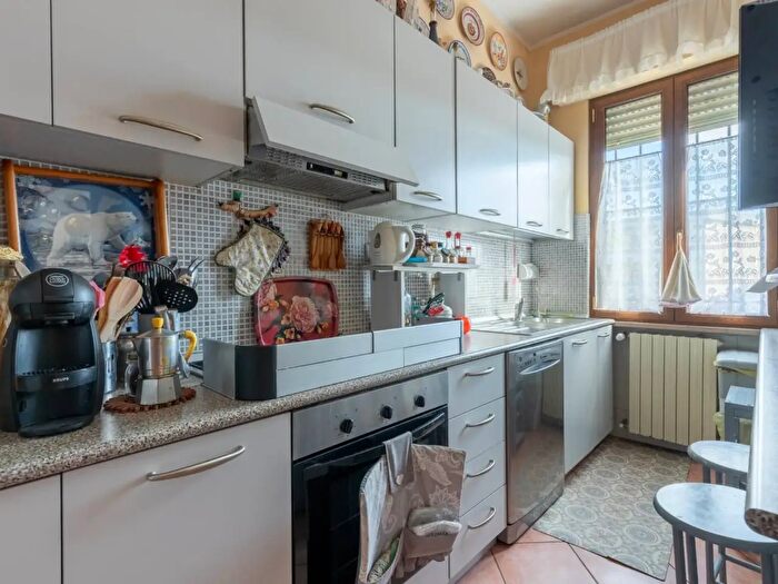 Appartamento con 7 locali in vendita in Via degli Alpini, Lucca