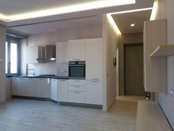 Appartamento quadrilocale in vendita in Via Breglio, Torino