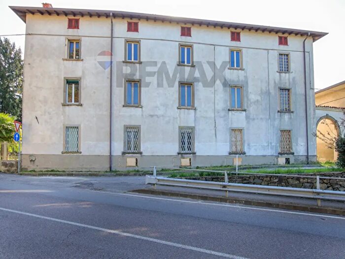 Appartamento con 10 locali in vendita in Villa D'Adda
