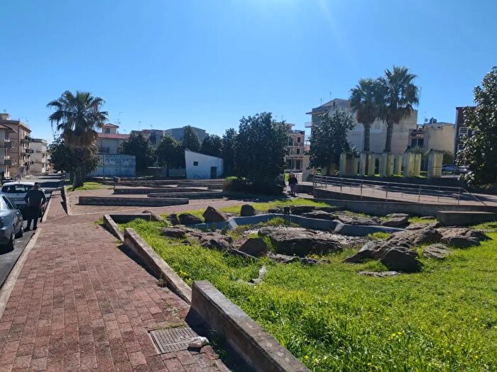 Appartamento con 8 locali in vendita in Via Po, Melilli
