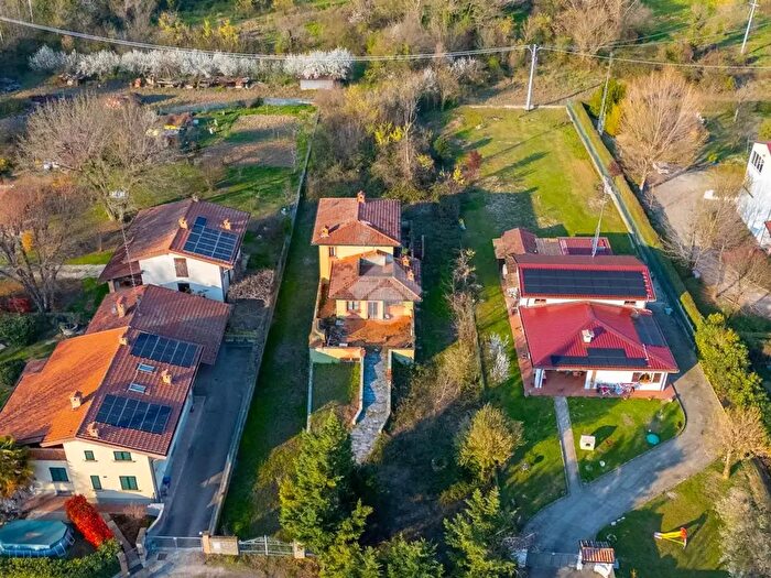 Casa con 5 locali in vendita in Via Pietro da Lesignano, Lesignano De Bagni