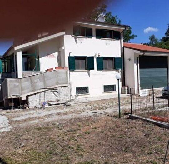Casa con 6 locali in vendita in Vastogirardi