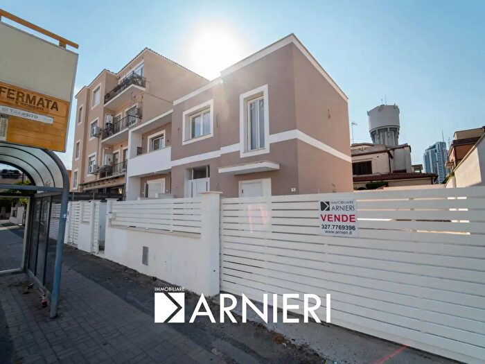 Appartamento con 8 locali in vendita in Via Garigliano, Latina