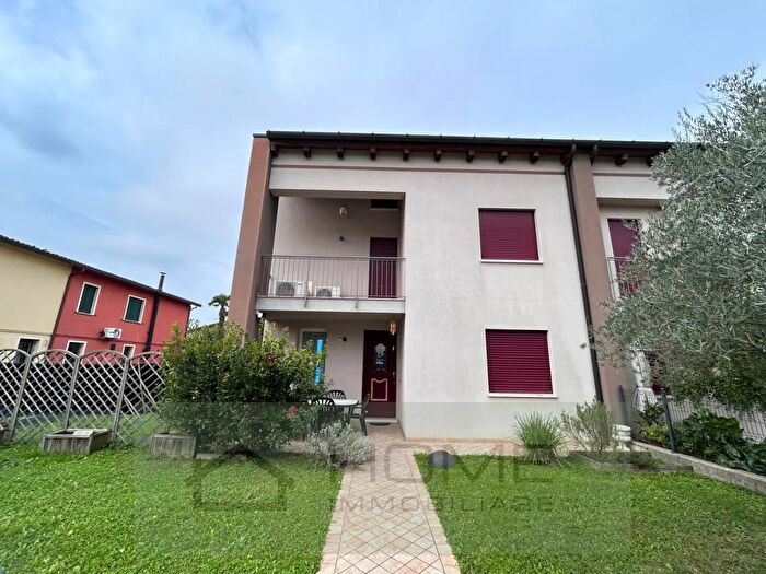Casa quadrilocale in affitto in Via Veneto, Rovolon