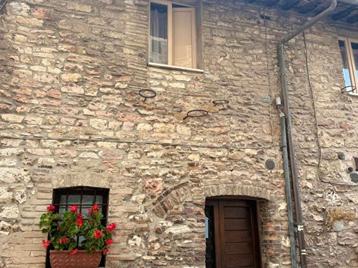 Casa trilocale in vendita in Via Porta Perlici, Centro Storico, Assisi