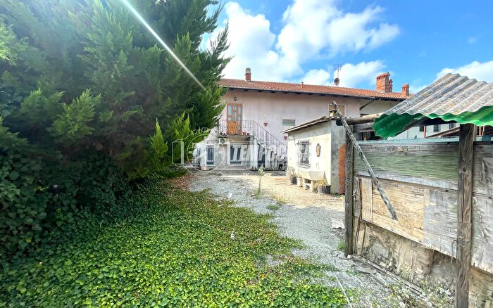 Casa con 5 locali in vendita in Vicolo Mattia, San Giusto Canavese