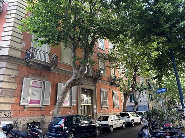Appartamento trilocale in affitto in Piazzetta Aniello Falcone, Vomero, Napoli