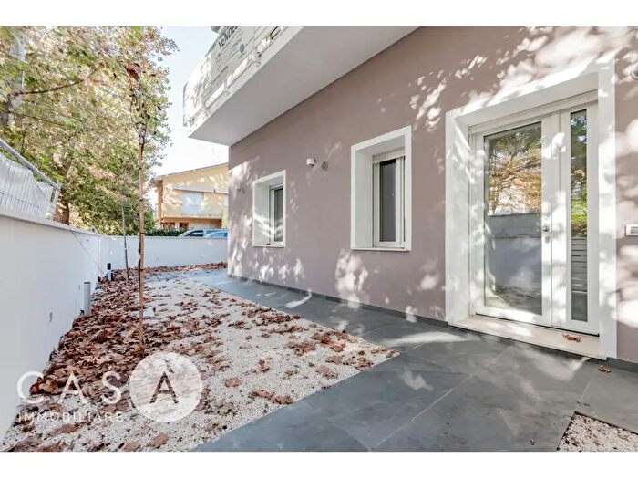 Appartamento trilocale in vendita in Via Arcangeli, Cesenatico