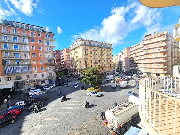 Appartamento trilocale in vendita in Piazza Leonardo, Napoli