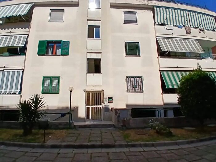 Appartamento trilocale in vendita in Via Giardini, Giugliano In Campania