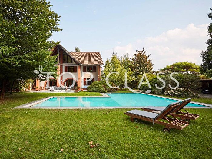 Casa con 6 locali in affitto in Piazza Monsignor Rossi, Centro, Basiglio