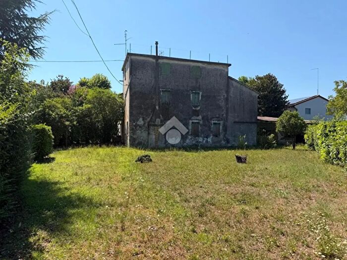 Casa quadrilocale in vendita in Via Armando Diaz, Carbonera