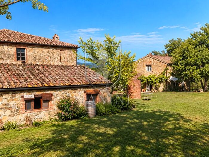 Casa con 18 locali in vendita in Via Bellaria Snc, Montalcino
