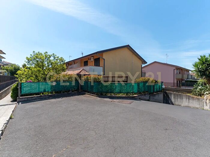 Casa con 6 locali in vendita in Via degli Ulivi, Tremestieri Etneo