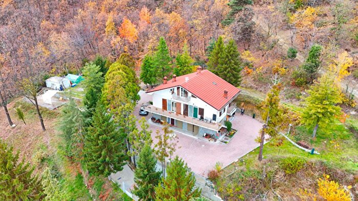 Casa con 13 locali in vendita in Via Villanova, Giaveno