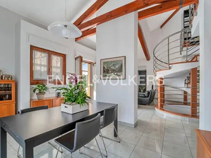 Casa con 6 locali in vendita in Via Torino, Villa Guardia