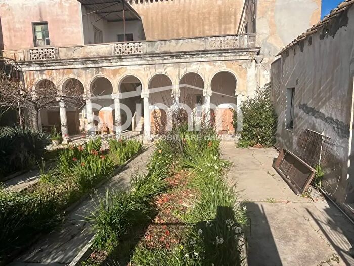 Casa con 8 locali in vendita in Via Roma, Sinnai