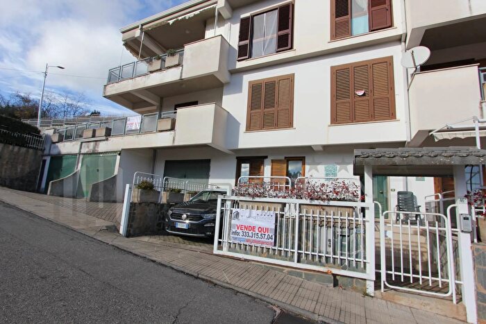 Appartamento con 7 locali in vendita in Via Gerolamo Sambiase a, Cosenza