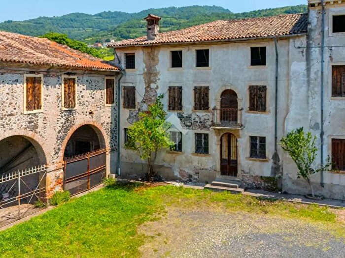 Casa con 6 locali in vendita in Via Danesi di Sotto, Montecchia Di Crosara