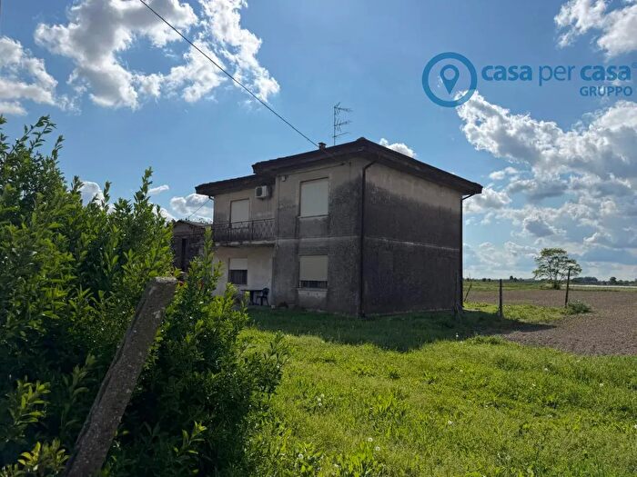 Casa con 5 locali in vendita in Badia Polesine