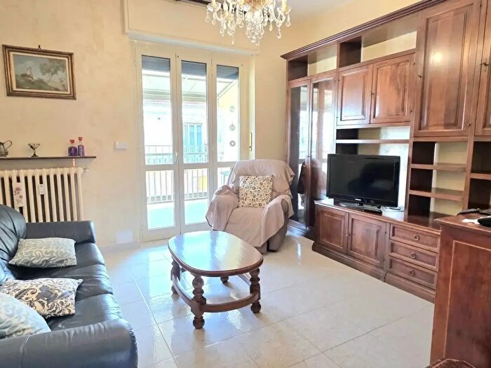 Appartamento con 6 locali in vendita in Via Francesco Vaglienti, Grugliasco