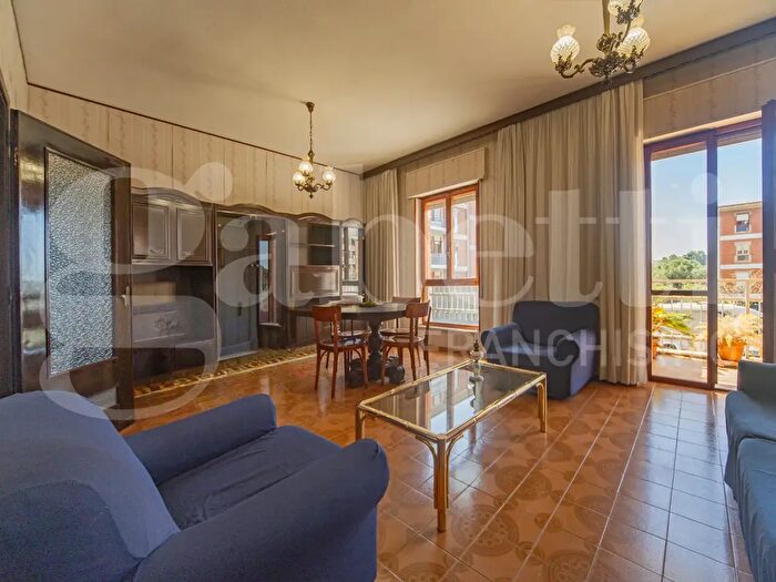 Appartamento con 5 locali in vendita in Piazza Galba Snc, Monserrato