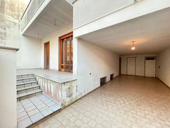 Casa con 6 locali in vendita in Via Alcide De Gasperi, Calimera