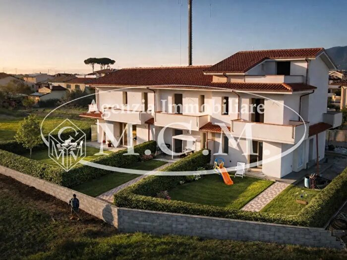 Casa con 5 locali in vendita in Pontedera