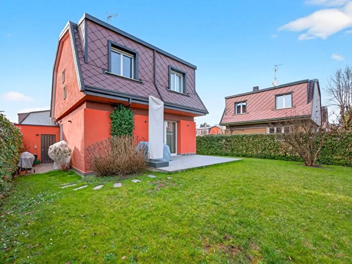 Casa quadrilocale in vendita in Arese