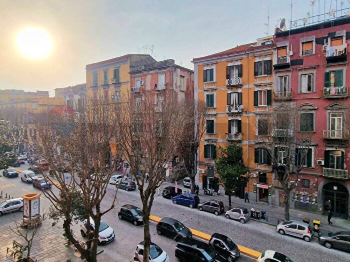 Appartamento trilocale in affitto in Via Foria, Tribunali, Napoli