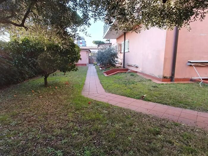Appartamento quadrilocale in vendita in Carrara