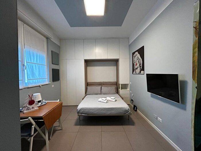 Appartamento monolocale in affitto in Via San Martino, Quadronno Crocetta, Milano