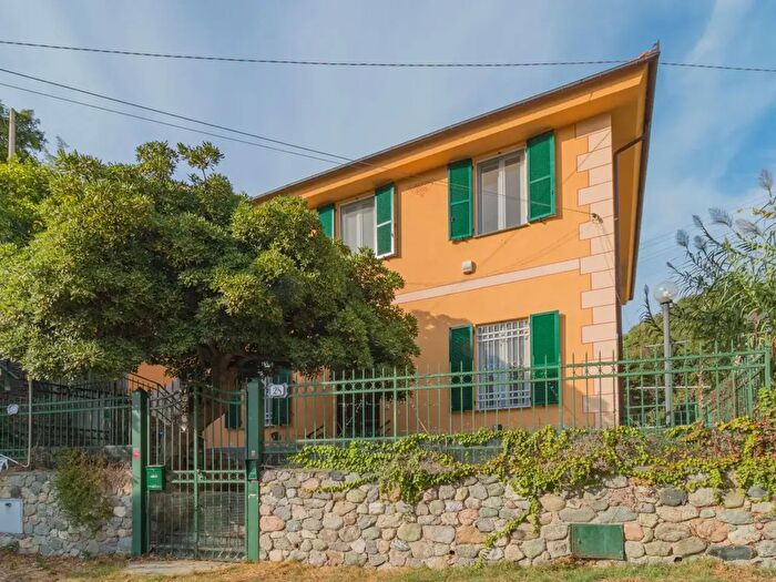 Appartamento quadrilocale in vendita in Via Rusca, Savona