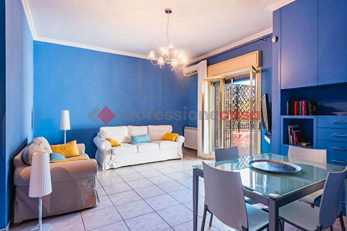 Appartamento trilocale in affitto in Via Mollica, Aci Castello