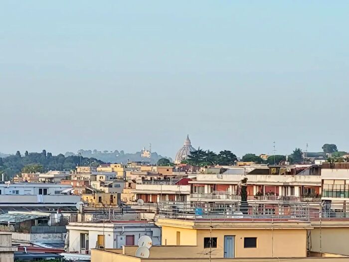 Appartamento con 5 locali in vendita in Via Pietro Cartoni, Roma