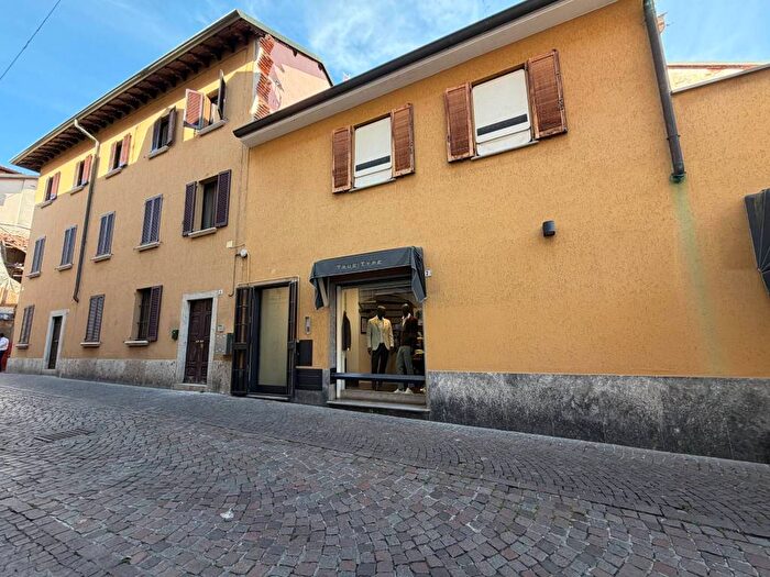 Appartamento trilocale in affitto in Via Pierino Colombo, Centro, Vimercate