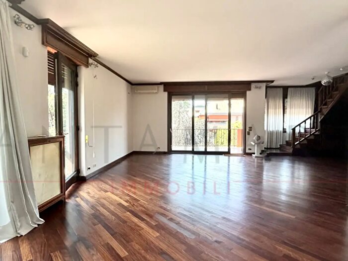Appartamento con 5 locali in affitto in Via Tullo Morgagni, Milano