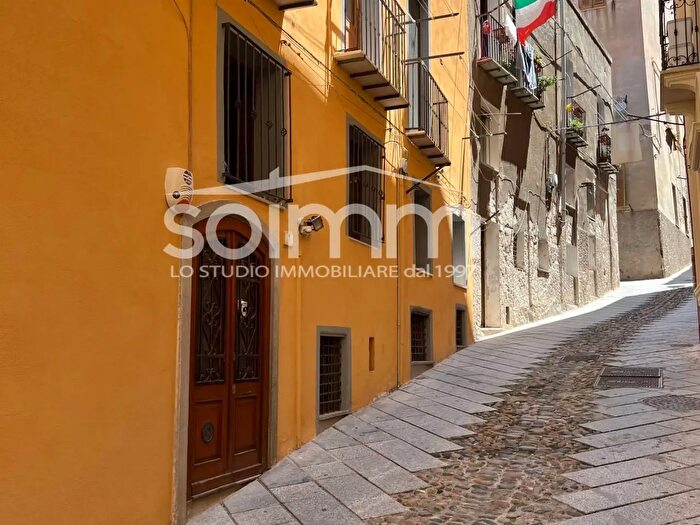 Appartamento trilocale in vendita in Via Corte dAppello, Cagliari