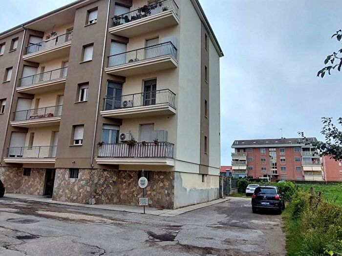 Appartamento quadrilocale in affitto in VIA VAYRA, Corso Alessandria, Asti