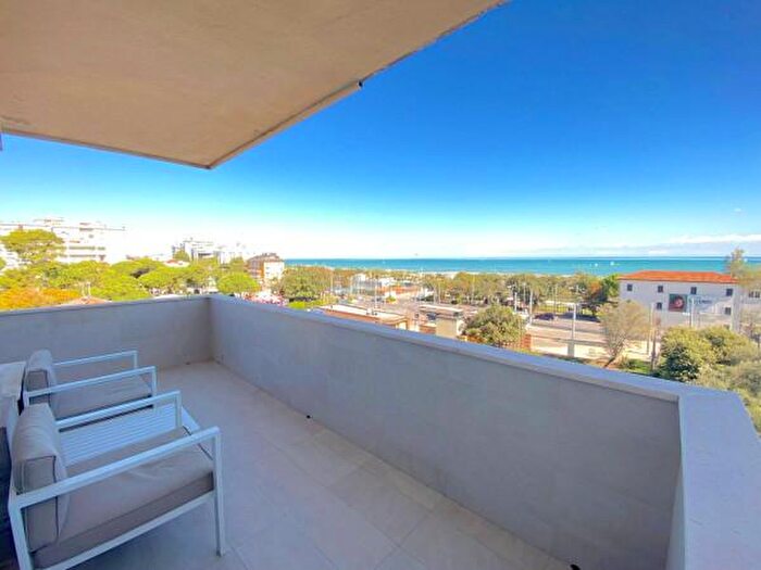 Appartamento quadrilocale in vendita in Viale Ippolito Nievo, Riccione