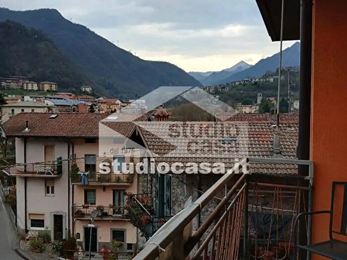 Appartamento trilocale in vendita in Via Pietro Ruggeri, Zogno