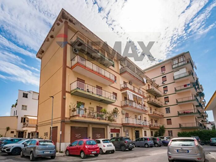 Appartamento con 5 locali in vendita in Largo Filadelfio Fichera, Palermo