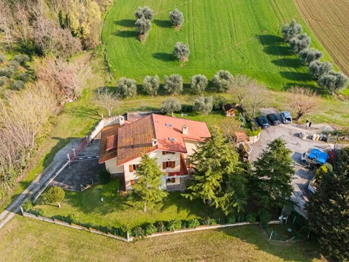 Casa con 10 locali in vendita in Senigallia