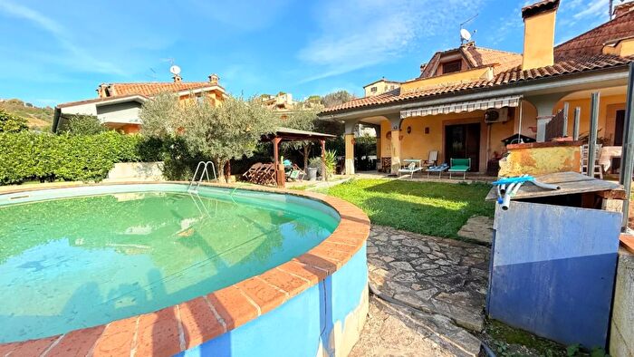 Casa quadrilocale in vendita in Via Portogallo, Capena