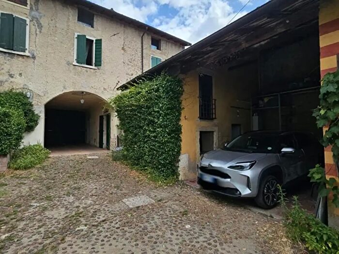 Casa con 5 locali in vendita in Via Vallecchia, Sona