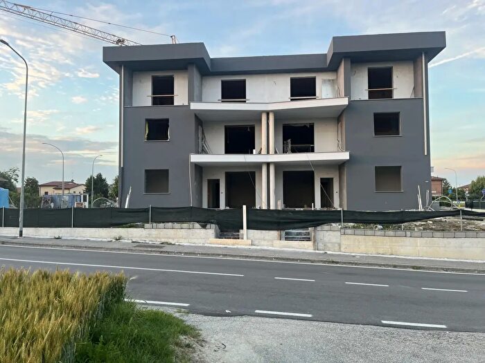 Appartamento quadrilocale in vendita in Via della Repubblica Snc, Poggio Renatico