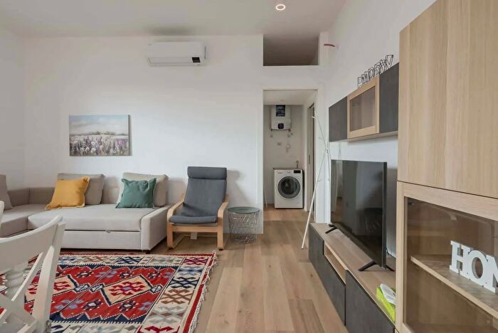 Appartamento monolocale in affitto in Via Giambellino, Milano